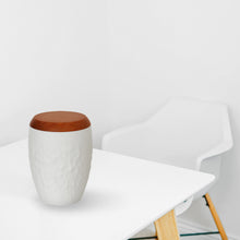 Laden Sie das Bild in den Galerie-Viewer, Bio-Tierurne Voronoi