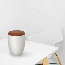 Laden Sie das Bild in den Galerie-Viewer, Bio-Tierurne Flechtwerk