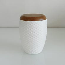 Laden Sie das Bild in den Galerie-Viewer, Bio-Tierurne Flechtwerk