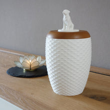 Laden Sie das Bild in den Galerie-Viewer, Bio-Tierurne Flechtwerk