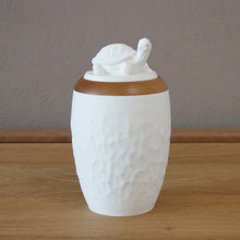 Laden Sie das Bild in den Galerie-Viewer, Bio-Tierurne Voronoi